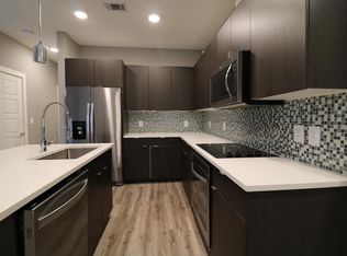 1590 Fiji St, Dallas, TX 75203