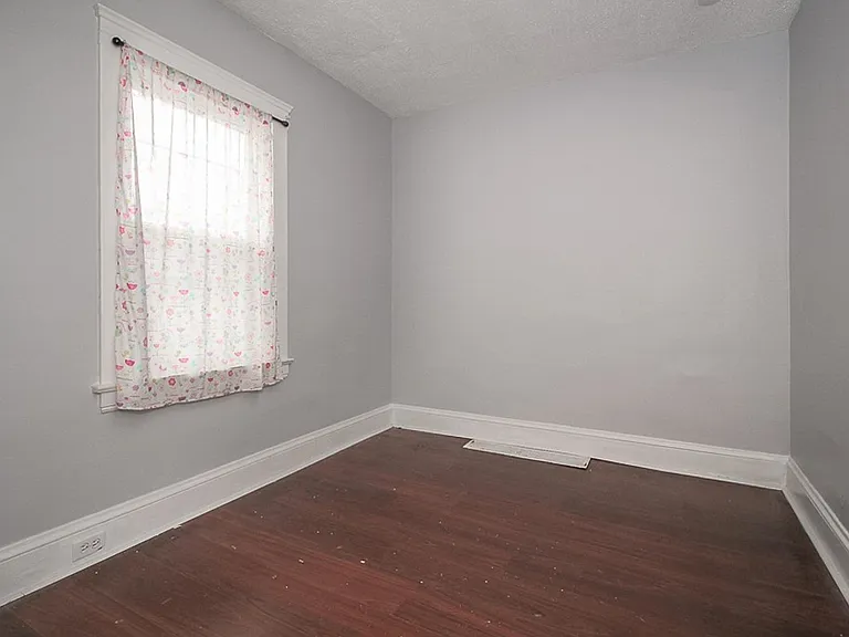 1909 Treadway Ave — Photo 10