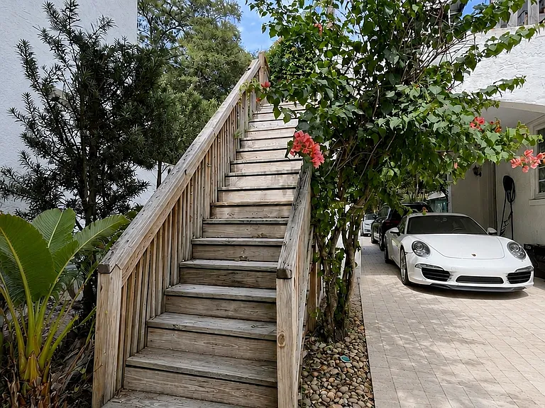 222 Thornton Ln — Photo 25