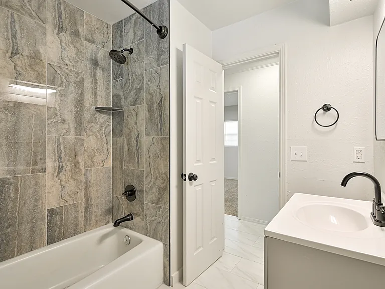 2525 SE 47th St — Photo 17