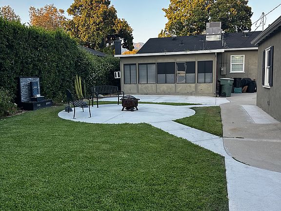 5th image of 229 N Griffith Park Dr