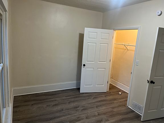 5th image of 454 Emerald Ave NE