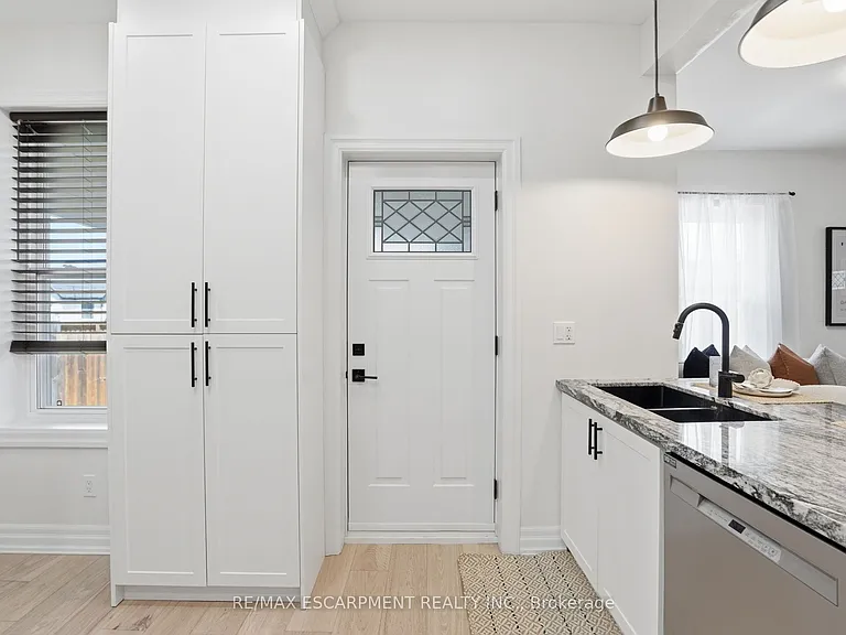 118 Victoria St — Photo 13