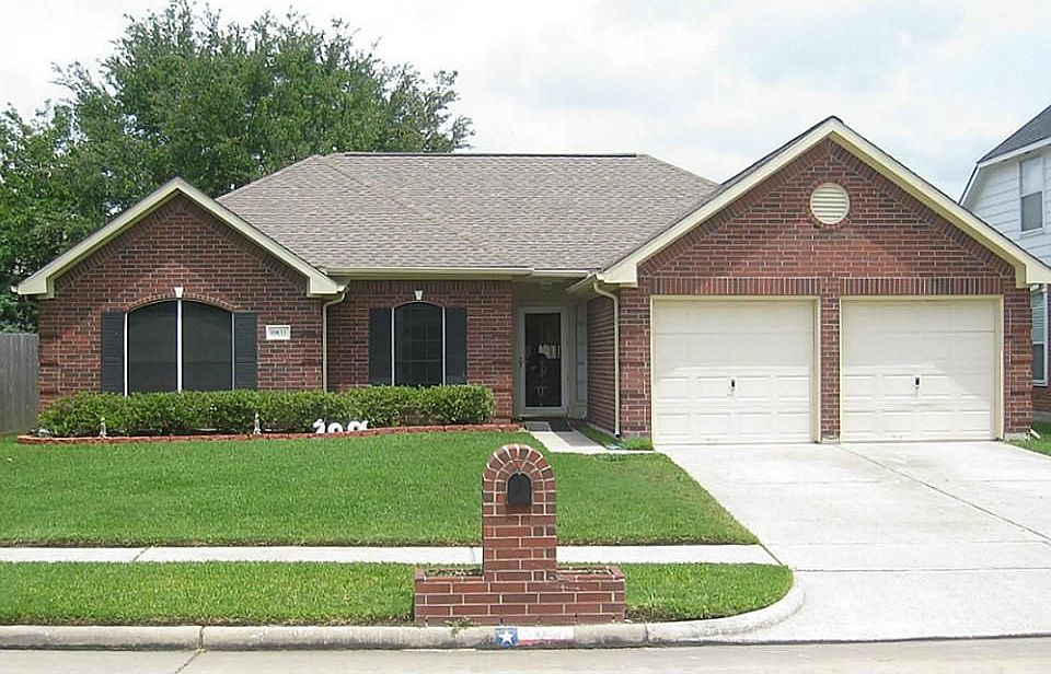 1st image of 10833 Spruce Dr N
