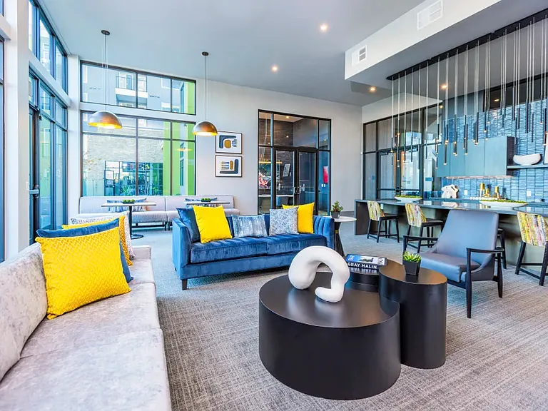 Zeta Luxury Apartments — Photo 11
