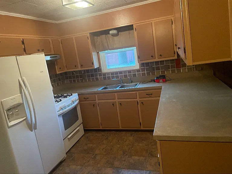 200 Roselawn Dr — Photo 3