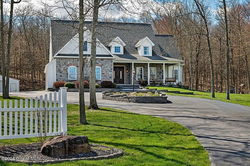 3rd image of 657 Goldfoot Road