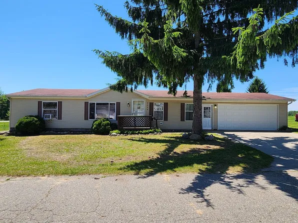 2220 Dennis St, Croswell, MI 48422