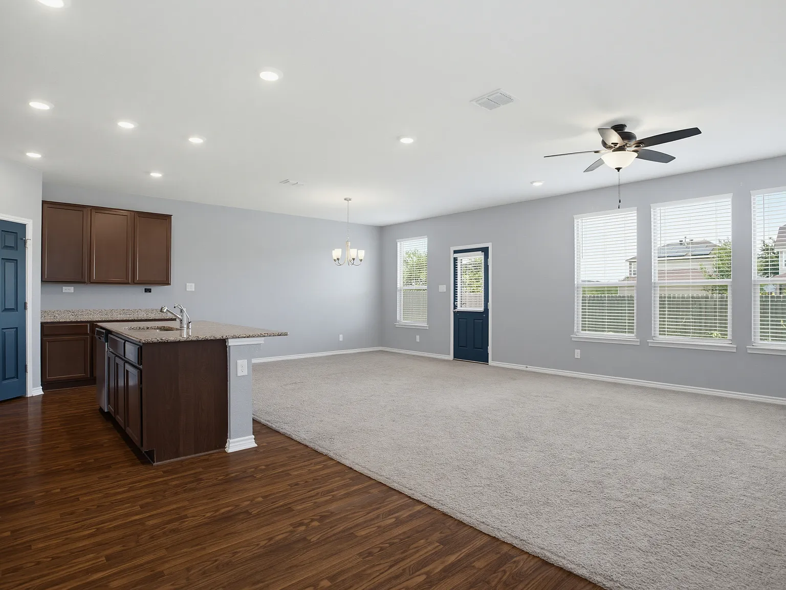 4 bed, 2.5 bath, 2743 sqft, $1,925 — Photo 2