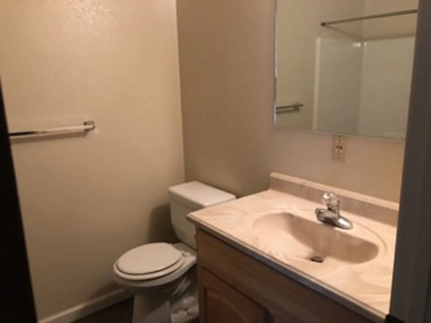 1551 Highland Drive — Photo 2