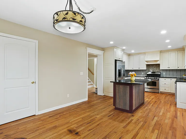 1180 Main St — Photo 5