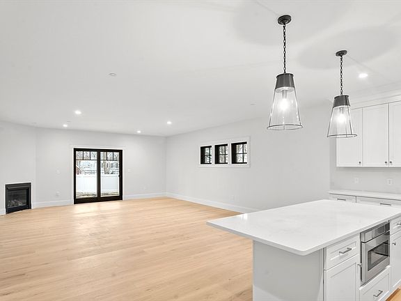 4th image of 134 Court St #14