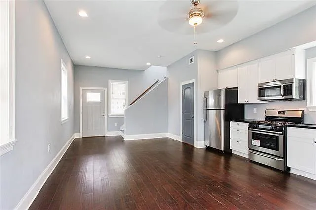2 bed, 1.5 bath, 1048 sqft, $1,825 — Photo 3