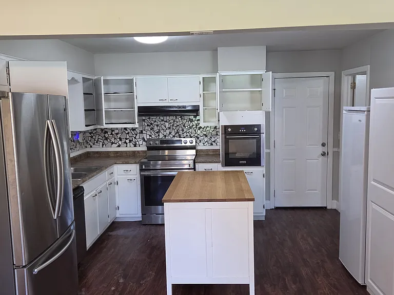 3204 Rees Ave NW — Photo 3