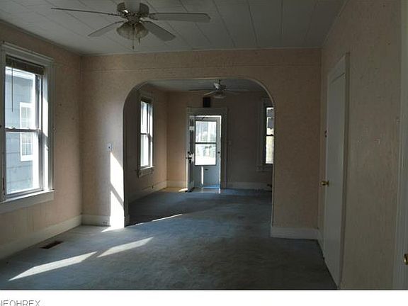 5th image of 1522 Campbell St