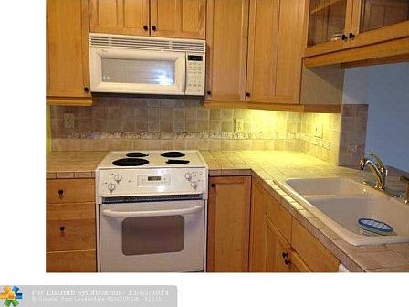 5th image of 1101 Crystal Lake Dr APT 305