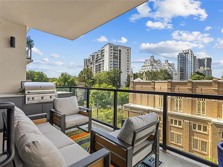 2425 Peachtree Rd NE #503 — Photo 29