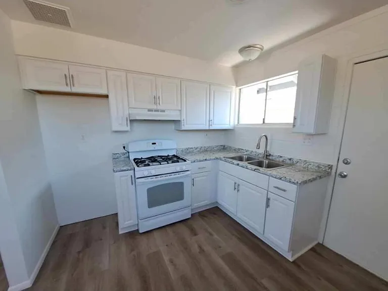 701 W 12th St #A — Photo 5