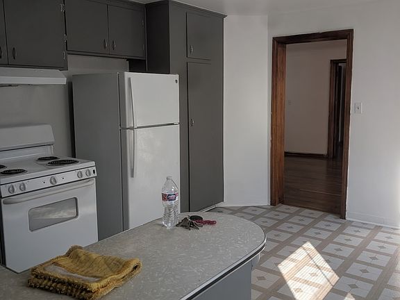 5th image of 1951 N Summit St #1
