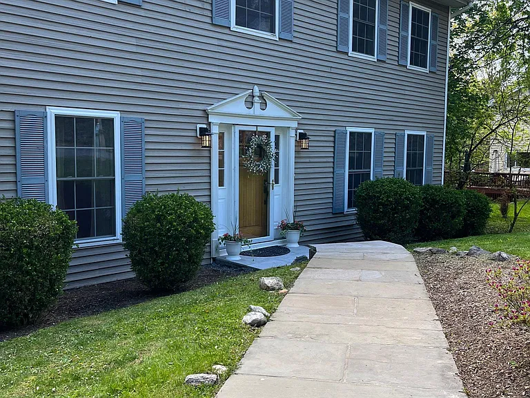 154 Beverly Rd — Photo 2