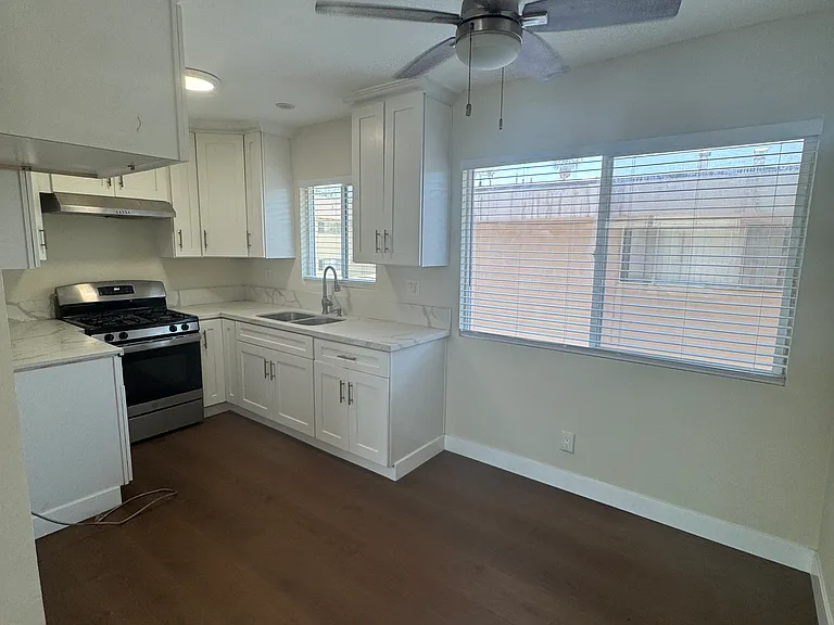 15530 S Budlong Pl #5 — Photo 4