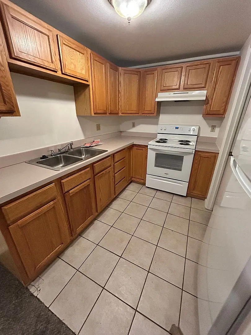 1 bed, 600 sqft, $1,300 — Photo 2