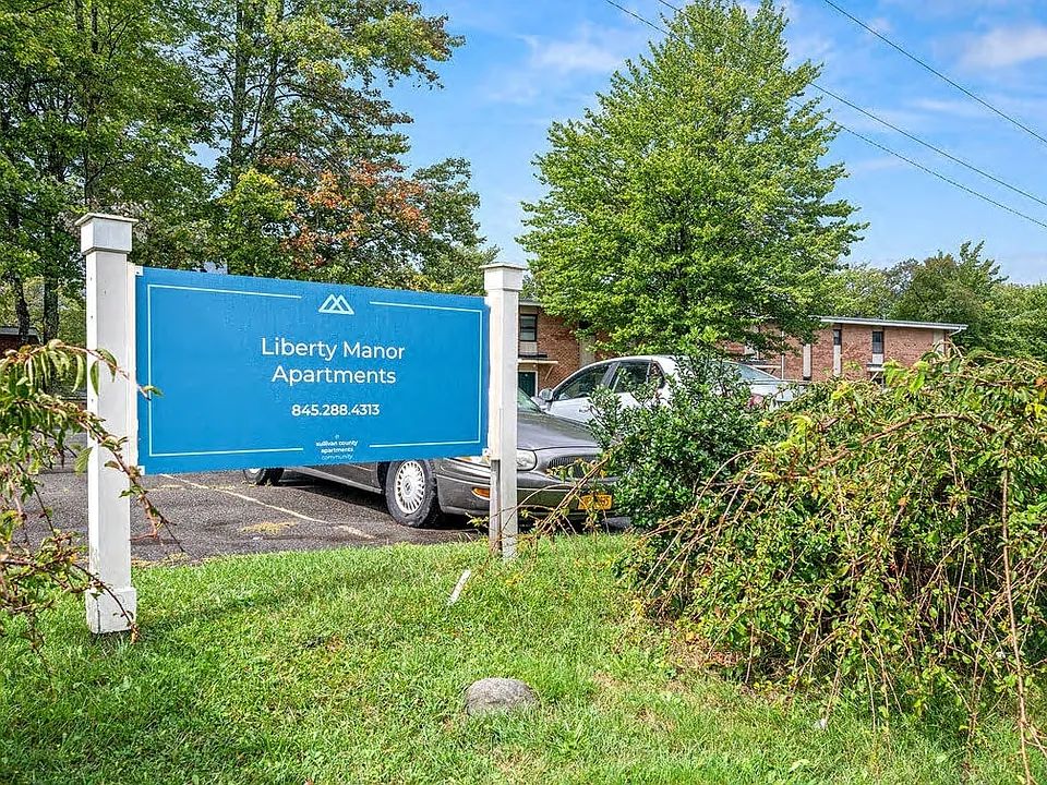 liberty-manor-apartments-sign