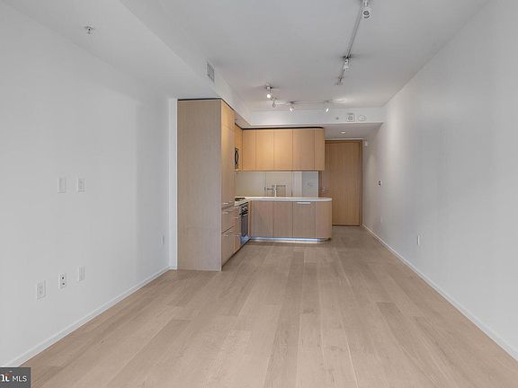 5th image of 920 I St NW APT 812