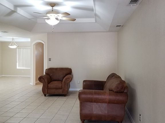 5th image of 605 E Tulipan St