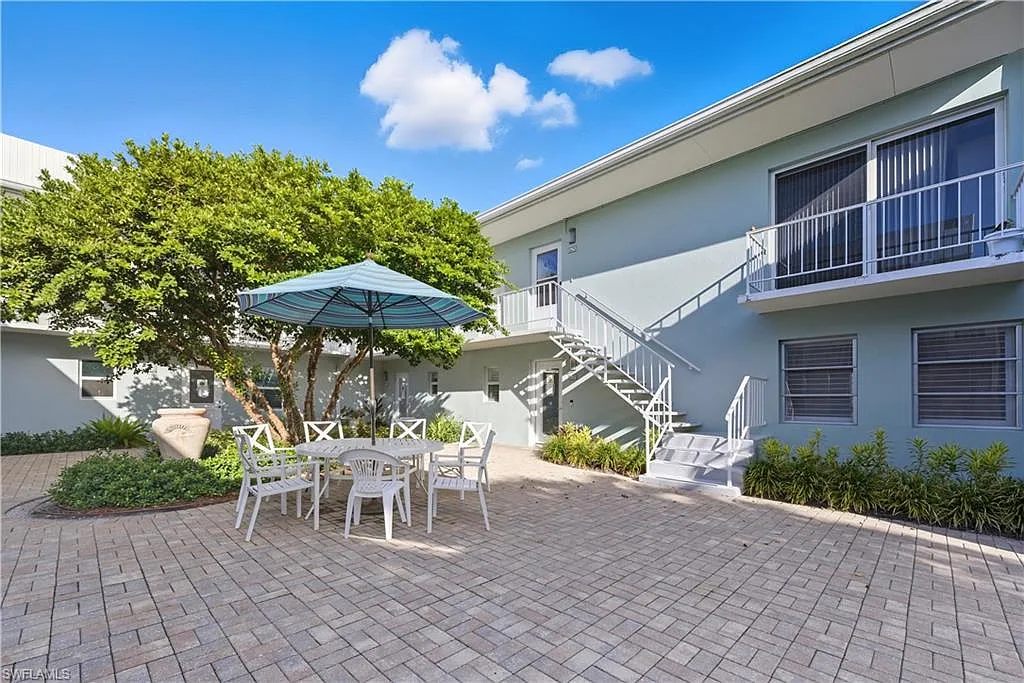 2 bed, 2.0 bath, 860 sqft, $8,000 — Photo 2