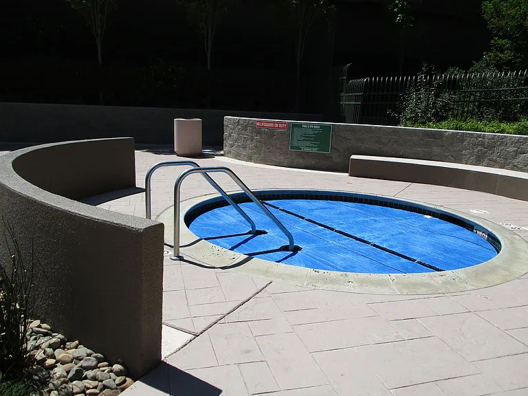 200 Caldecott Ln #113 — Photo 4