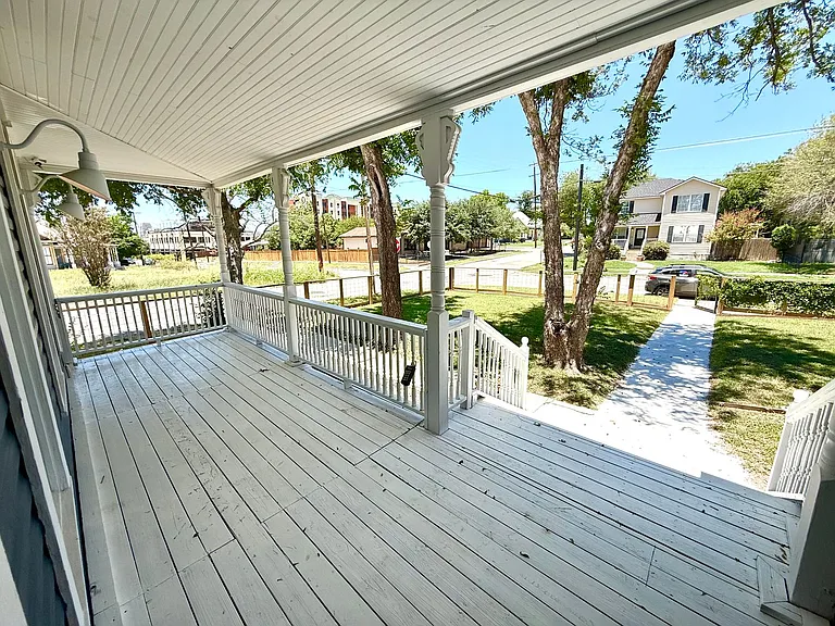804 Dawson St — Photo 4