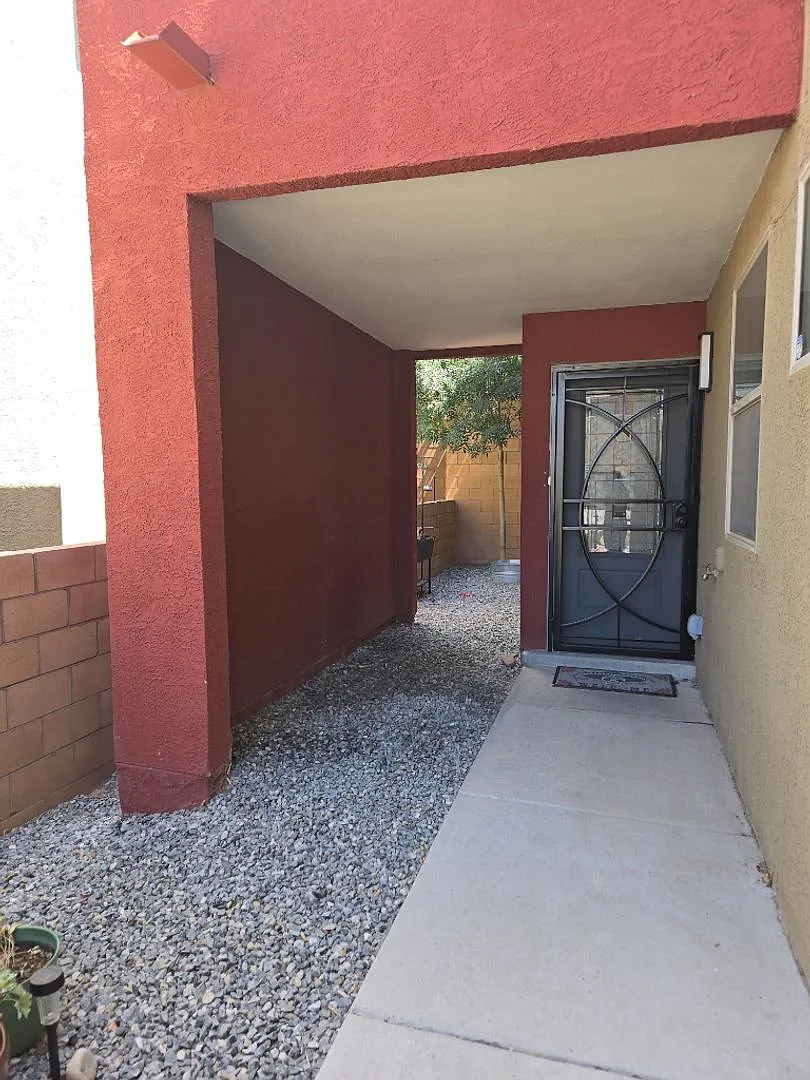3 Bedroom, 2.5 Bathroom Home! Schedule a Showing! — Photo 2