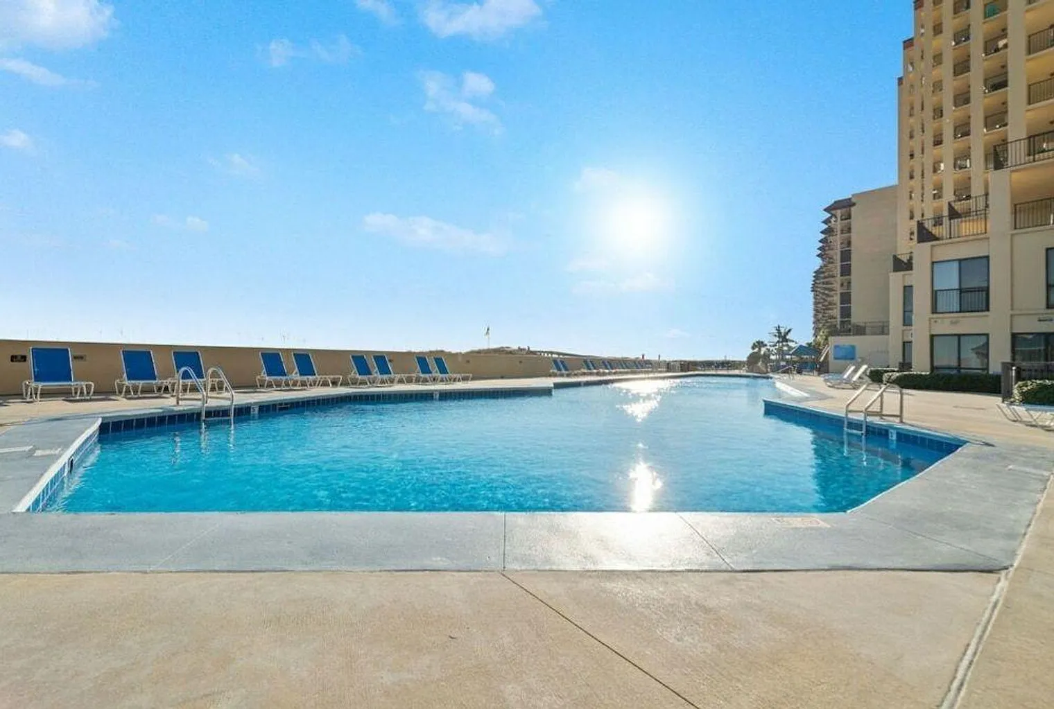 2 bed, 2.0 bath, 1097 sqft, $4,606 — Photo 3