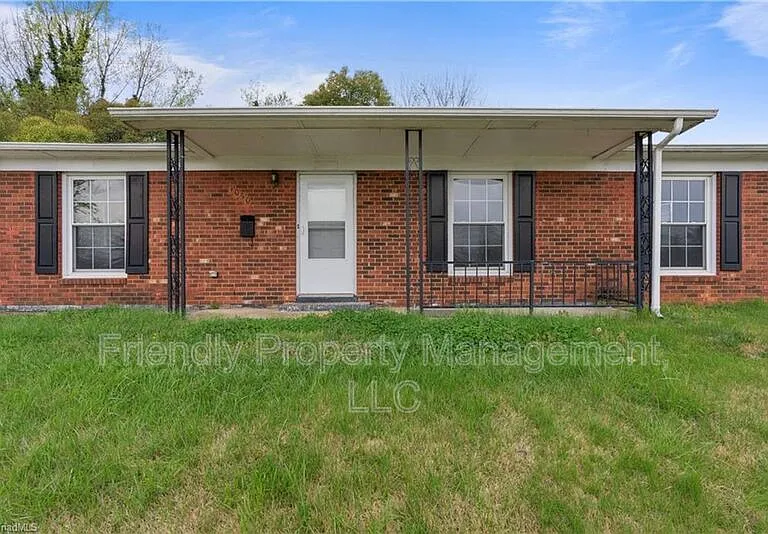 1050 File St — Photo 1