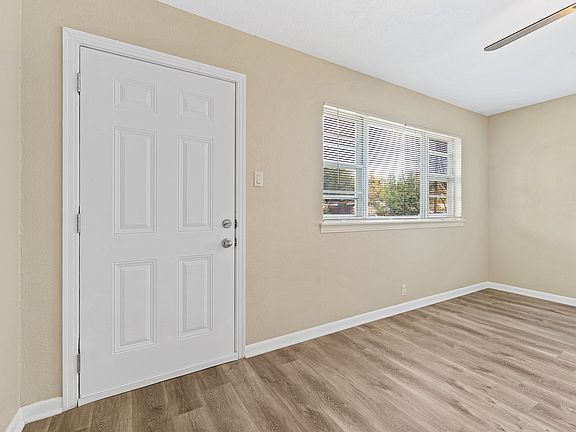 Entry/Foyer