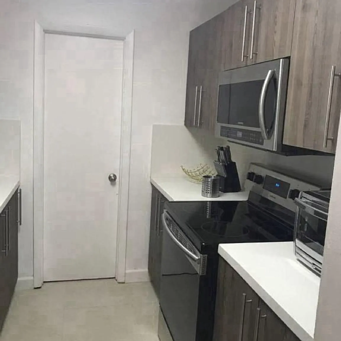 2 bed, 1.5 bath, 850 sqft, $2,300 — Photo 3