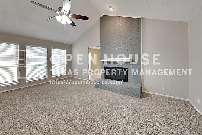 1711 Elizabeth Dr — Photo 3