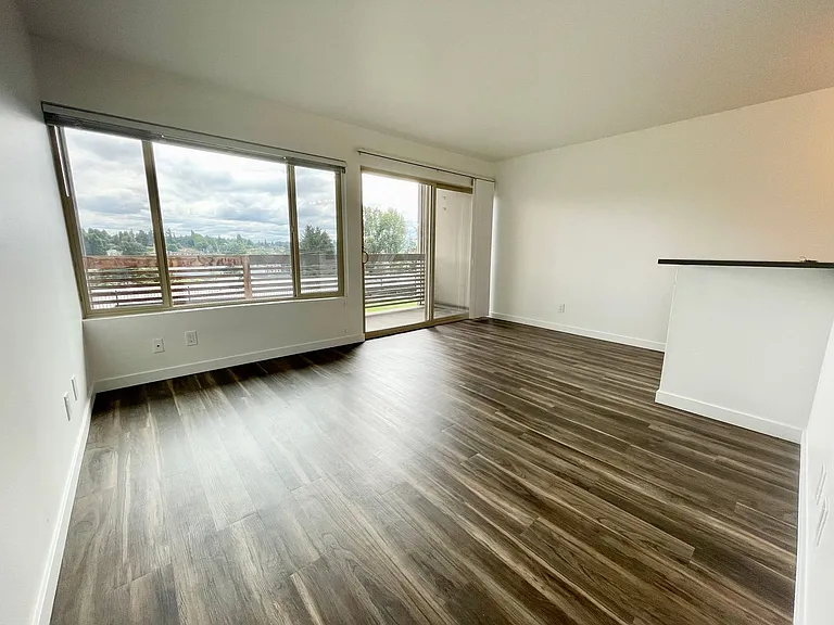 Village Vista Apartments — Photo 7