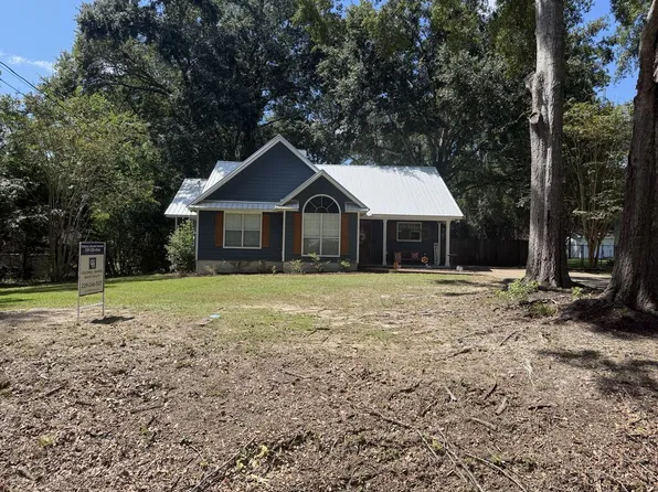 1014 3rd St SE, Cairo, GA 39828