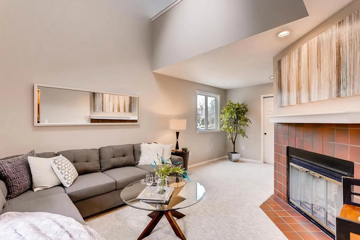 Living room - 1547 Harrison Ave