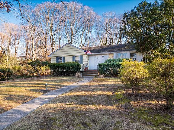 2nd image of 44 Hennessey Dr