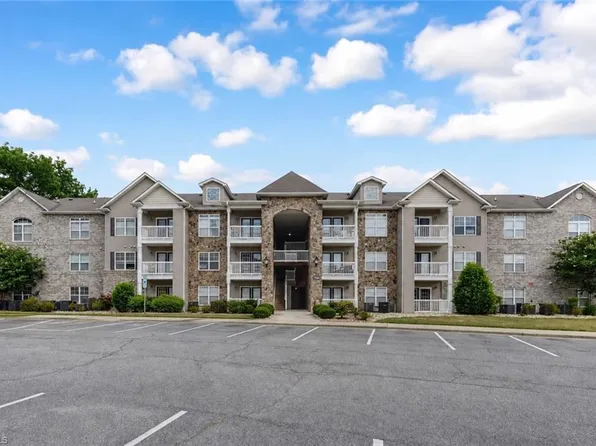 7104 W Friendly Ave Unit 306, Greensboro, NC 27410