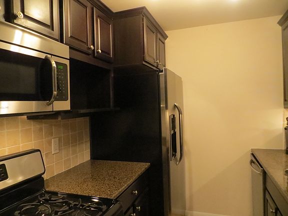 5th image of 344 Central Park Ave APT B20