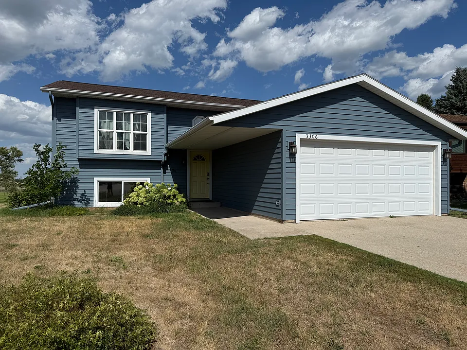 3306 Village Green Dr