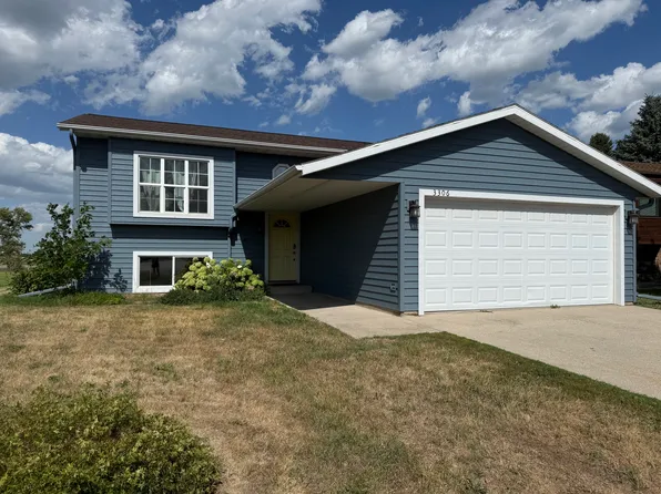 3306 Village Green Dr, Moorhead, MN 56560