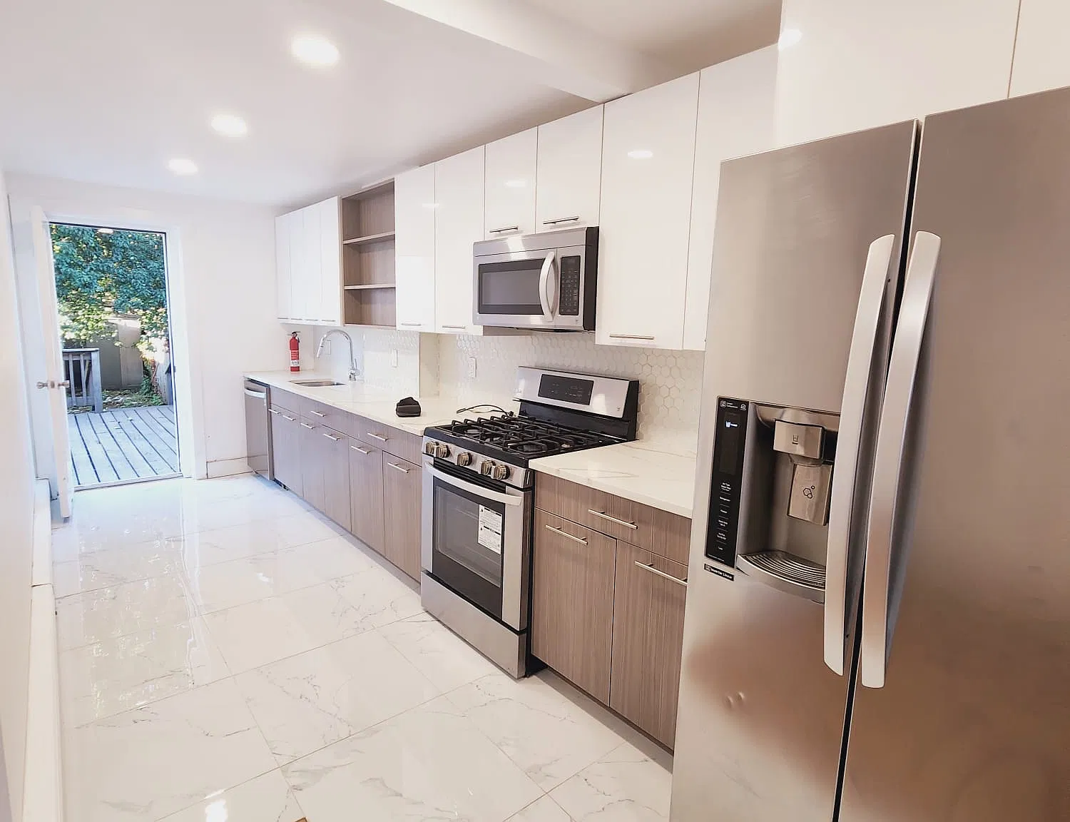 3 bed, $3,549 — Photo 2