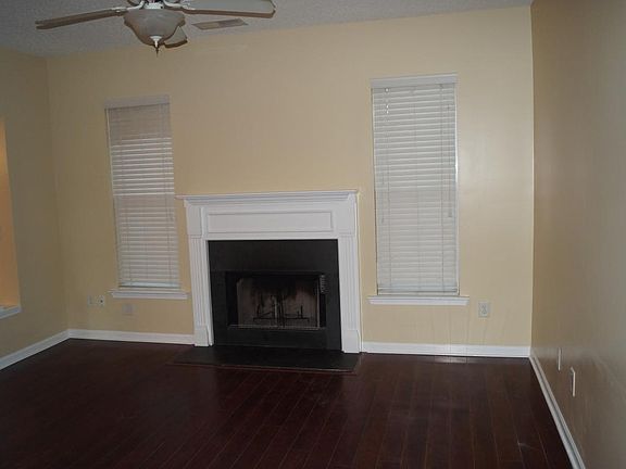 Living room Fireplace