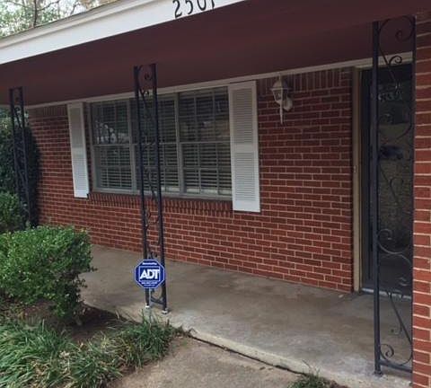 3rd image of 2501 White Oak Ln