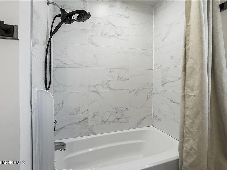 247 Sprucewood Dr — Photo 23